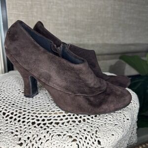 Me Too Pumps Women Brown Suede 9‎ Fairy Whimsy Cottage Festival